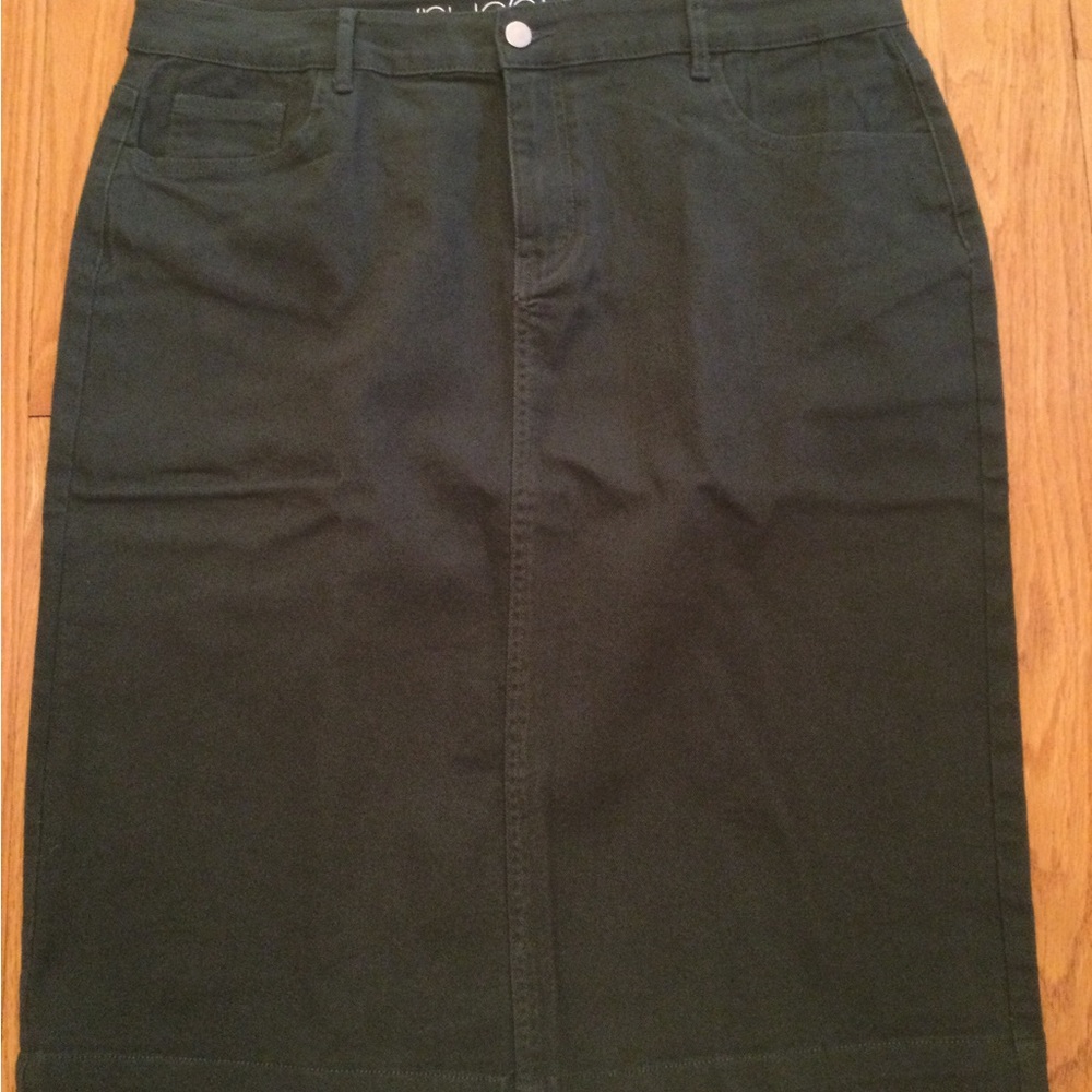Nuggles 27” Green Denim Skirt size XL